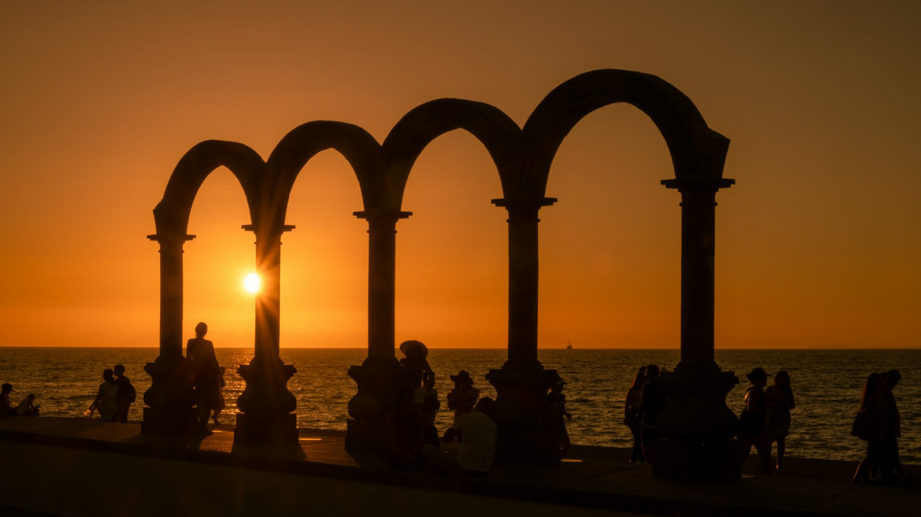 Silhouettes at Los Arcos on the Puerto Vallarta malecón at sunset — Sayulita vs Puerto Vallarta