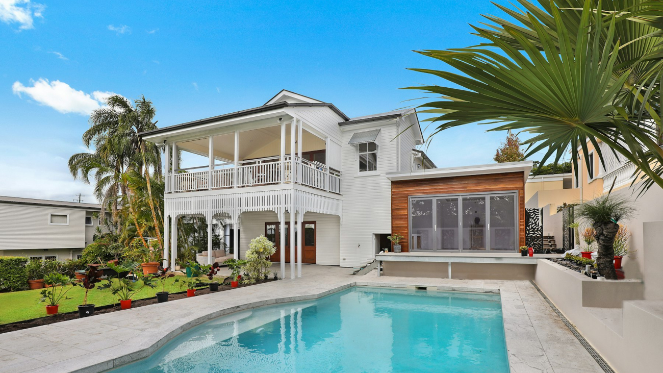 White villa with a private swimming pool, how to choose a luxury villa rental in Sayulita