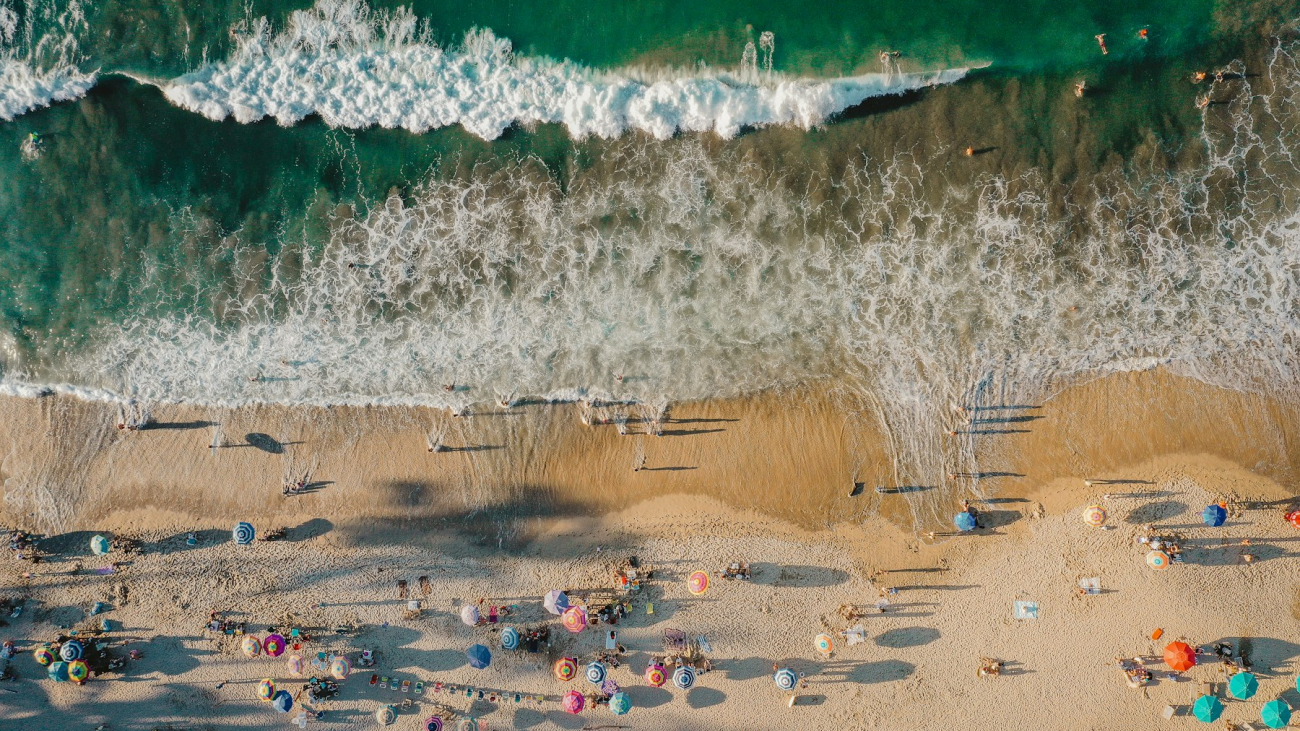 Crowd on the Sayulita seashore during the day — how many days in Sayulita