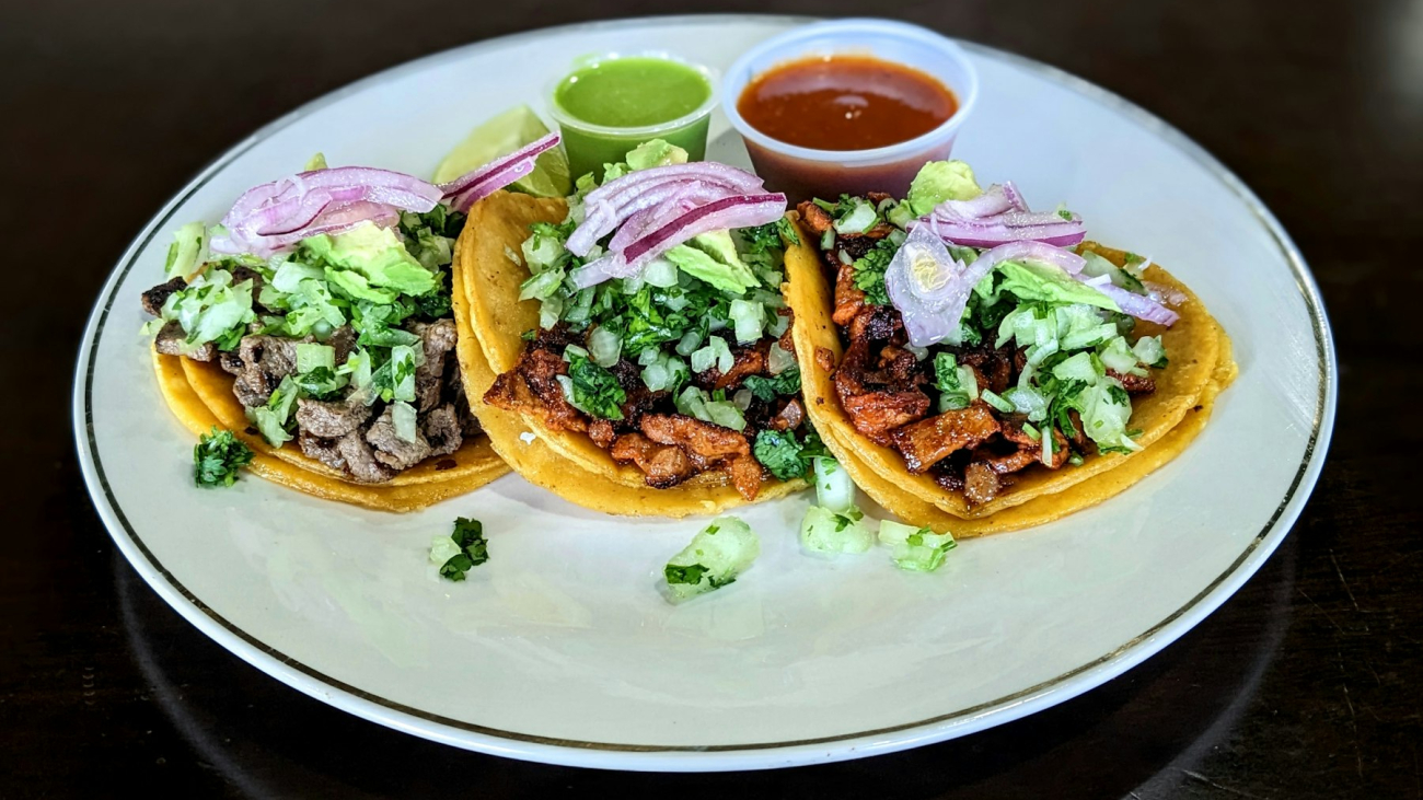 Three street tacos on a plate, the best tacos in Sayulita style